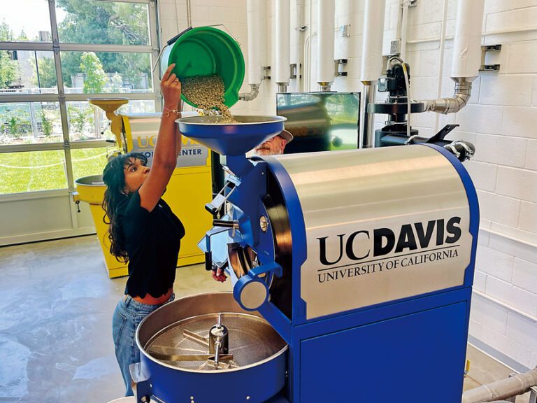 為省學費拼速度 三年畢業成趨勢