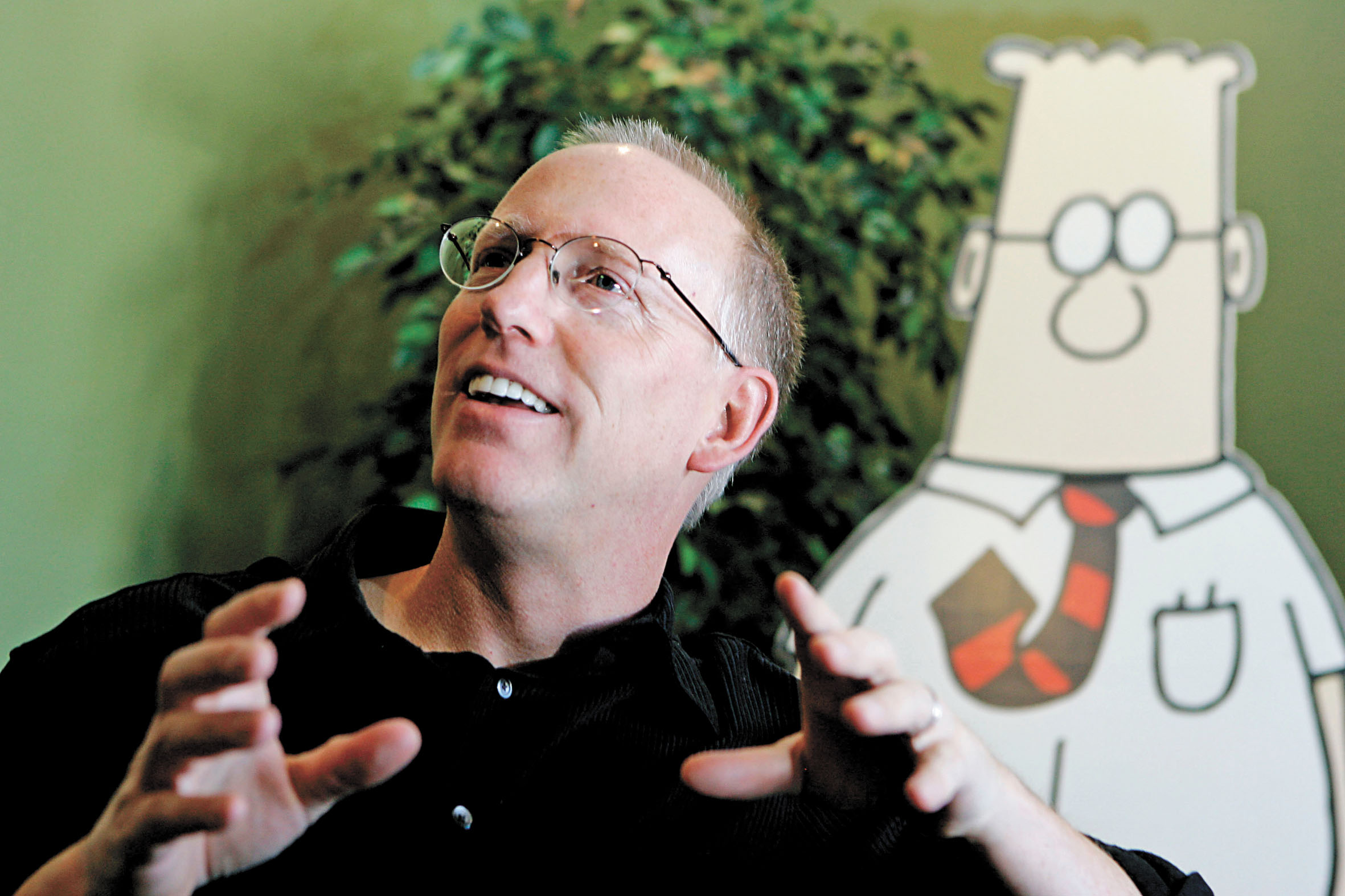 《Dilbert》漫畫作者亞當斯2006年在東灣都柏林的工作室談論其創作。美聯社資料圖片