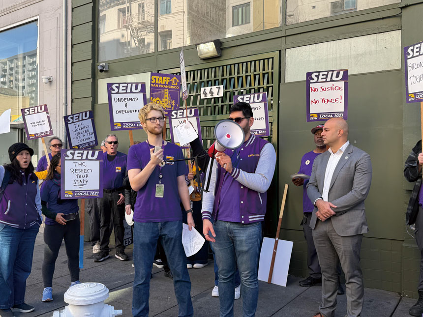 田德隆住房機構員工在總部外舉行集會，要求管理層正視前線員工的安全與待遇問題。記者蘇婕雅攝