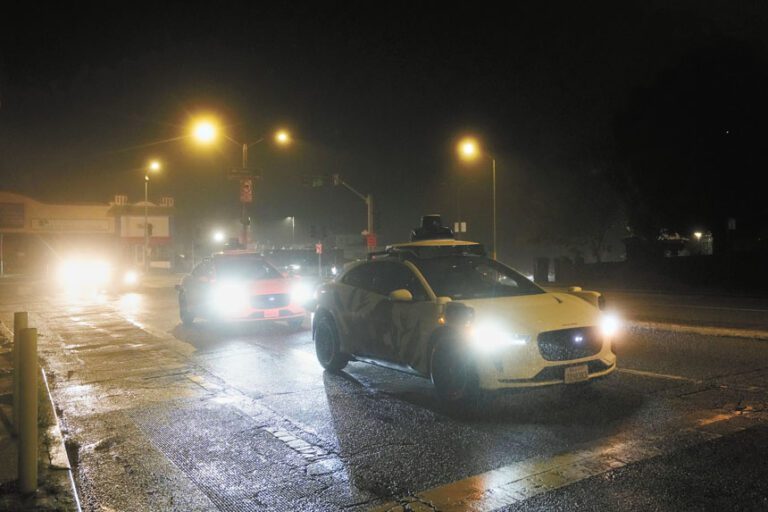 應對停電危機 羅偉與Waymo簡訊曝光