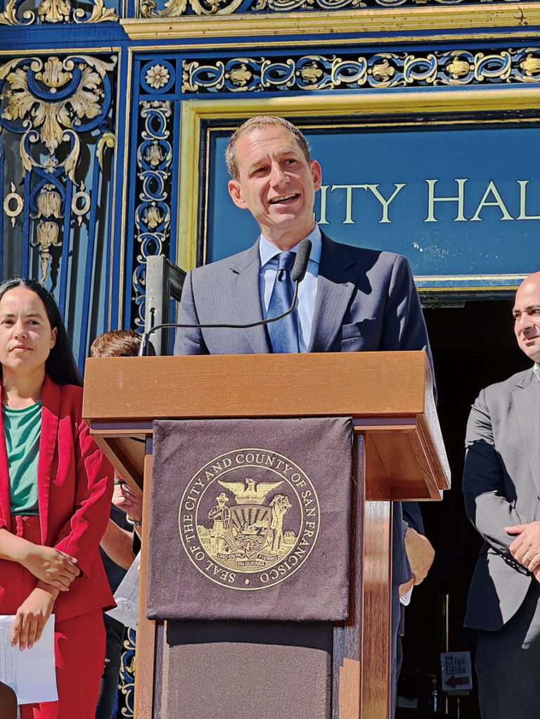 羅偉簽法設基金 補償非裔居民