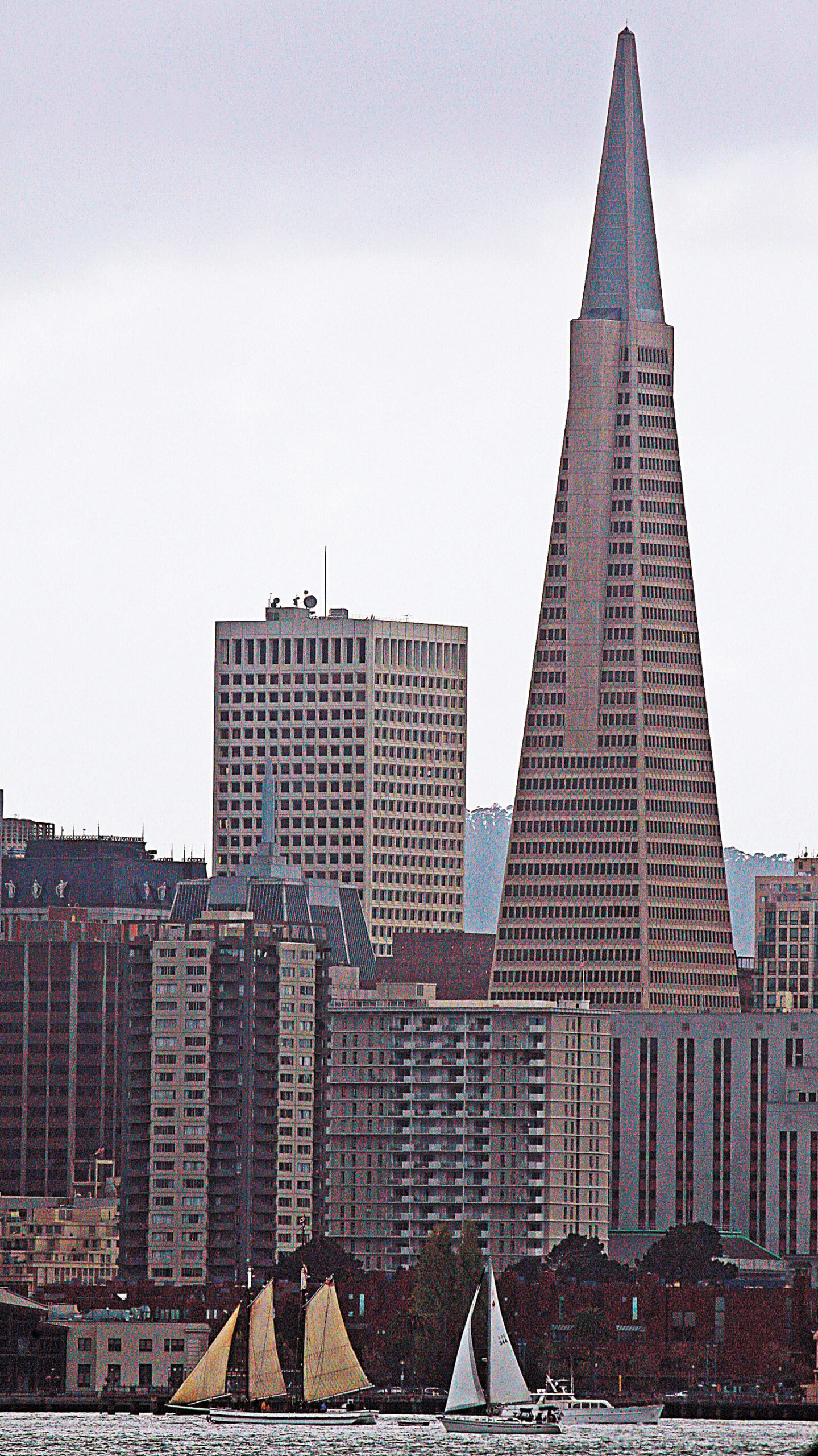 泛美金字塔高層 呎租創西岸新高