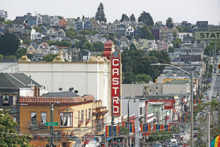 翻修兩年再亮燈 卡斯楚劇院回歸