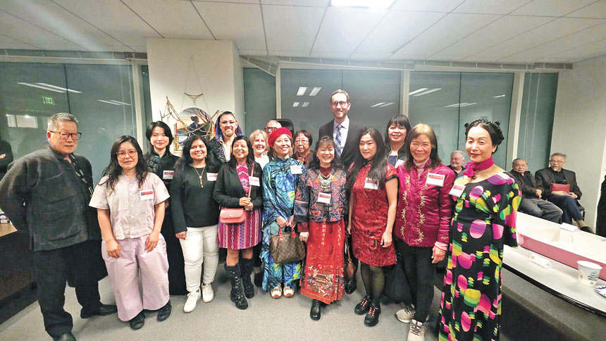 威善高辦公室新春藝術展迎馬年