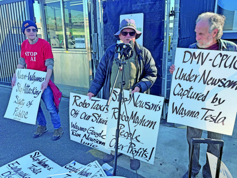 三藩市勞團抗議Waymo無人計程車   要求停止在鬧市測試威脅公共安全