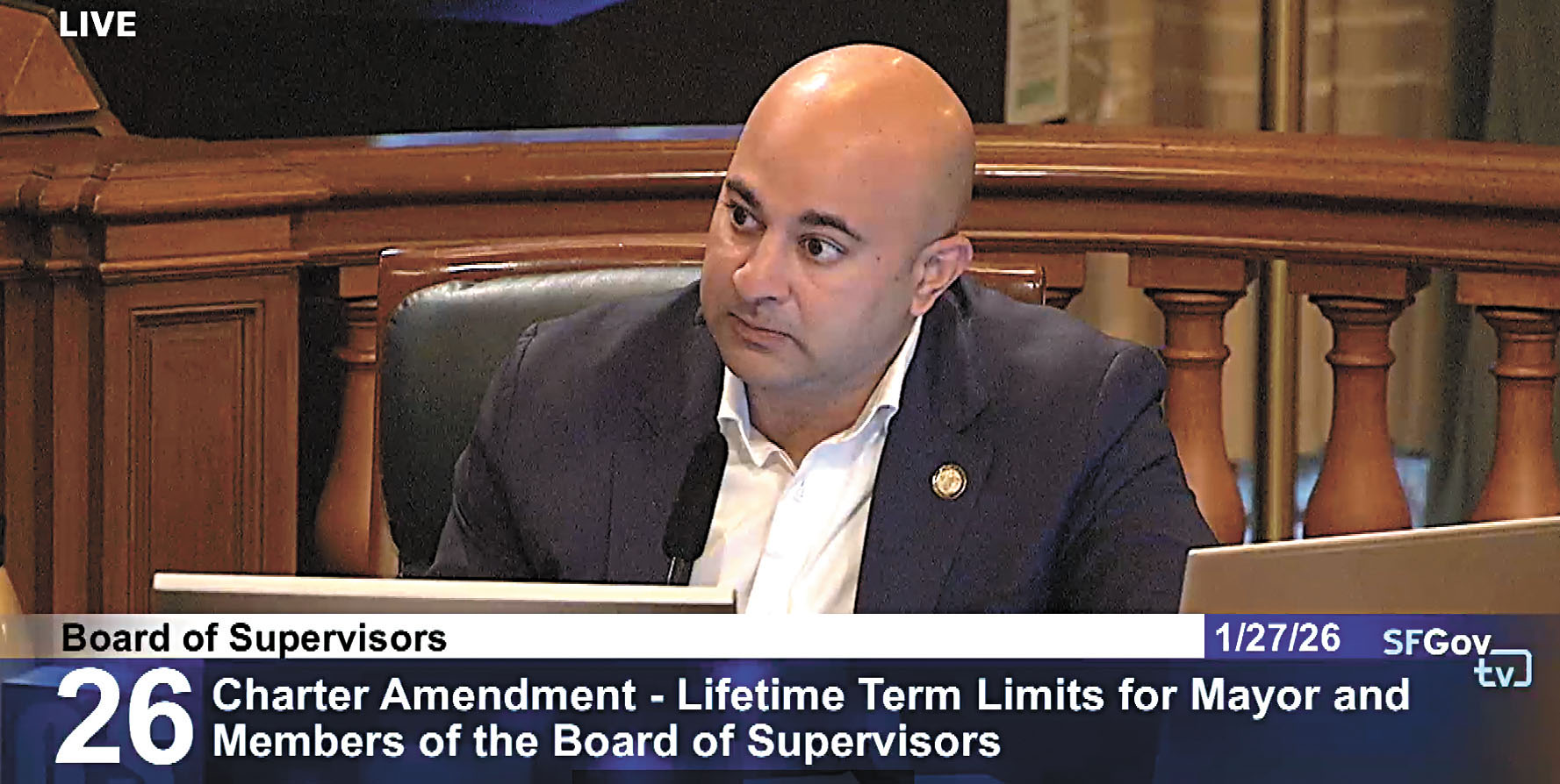 任期限制修憲引發激辯   市參事會延至下月再議