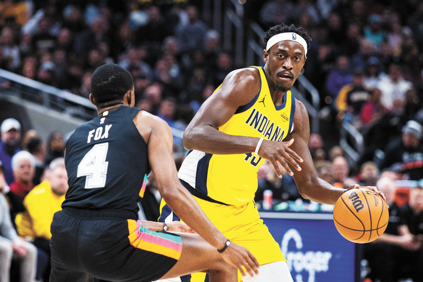 西亞卡姆（右）受緊逼仍有不錯發揮，惜功敗垂成。路透社