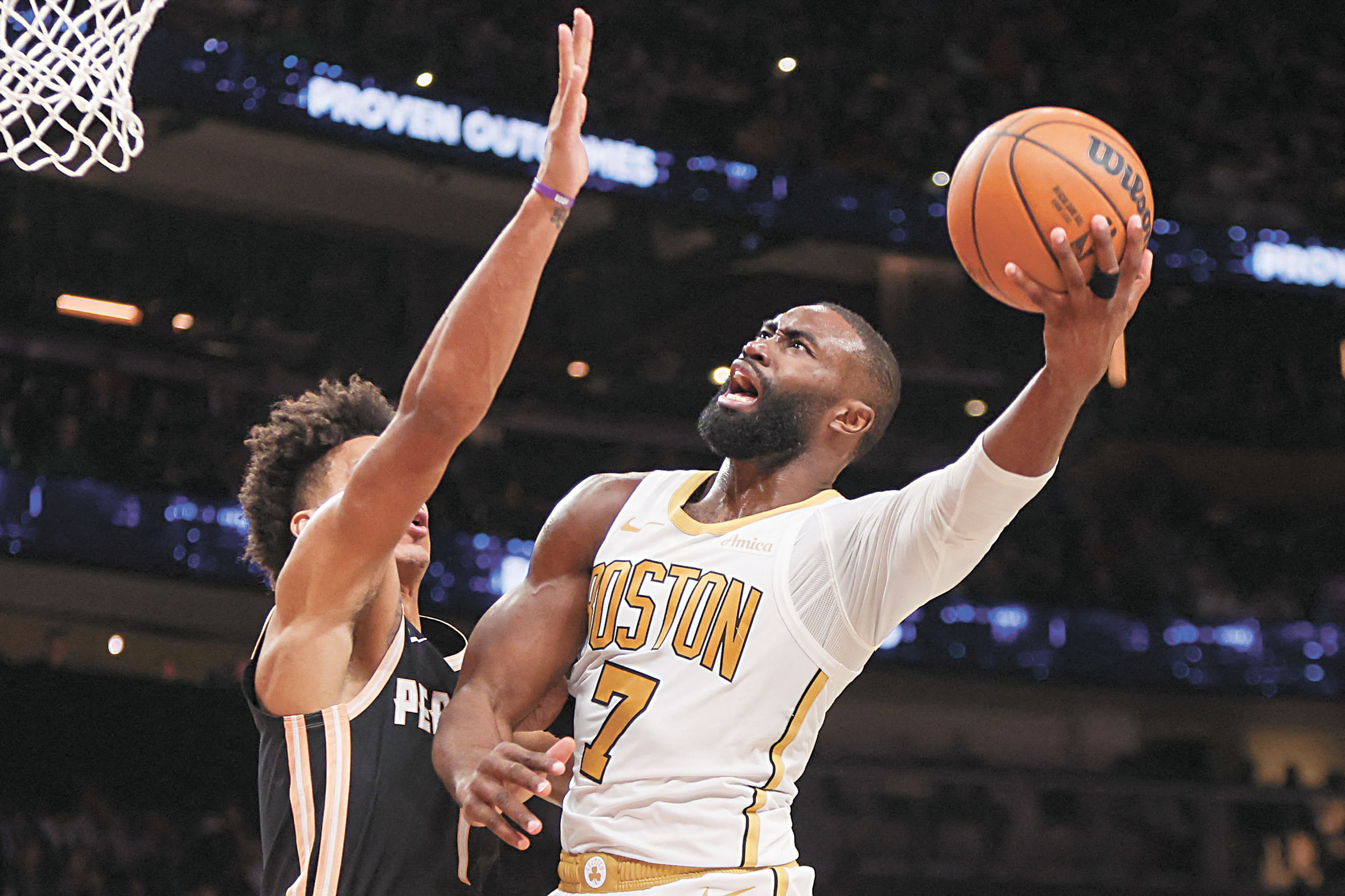 布朗從容上籃得分。路透社