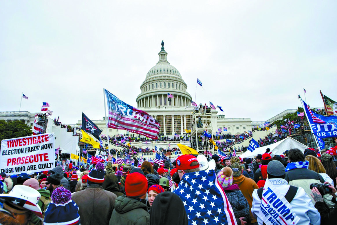 2021年1月6日效忠於特朗普總統的民眾在華府美國國會大廈集會。美聯社