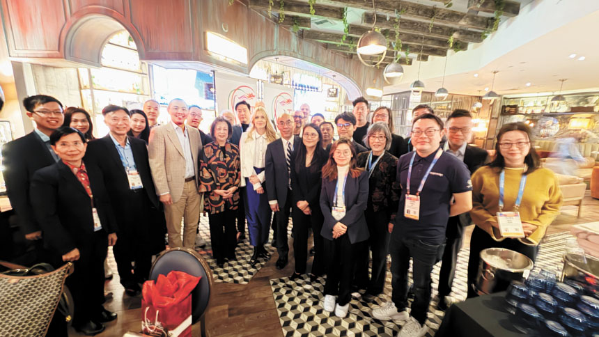 早餐會嘉賓合影。本報記者攝