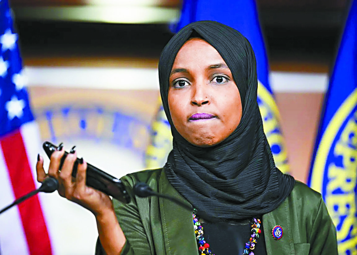 明尼蘇達州聯邦眾議員奧馬爾被特朗普點名是「眾多詐騙犯之一」。美聯社