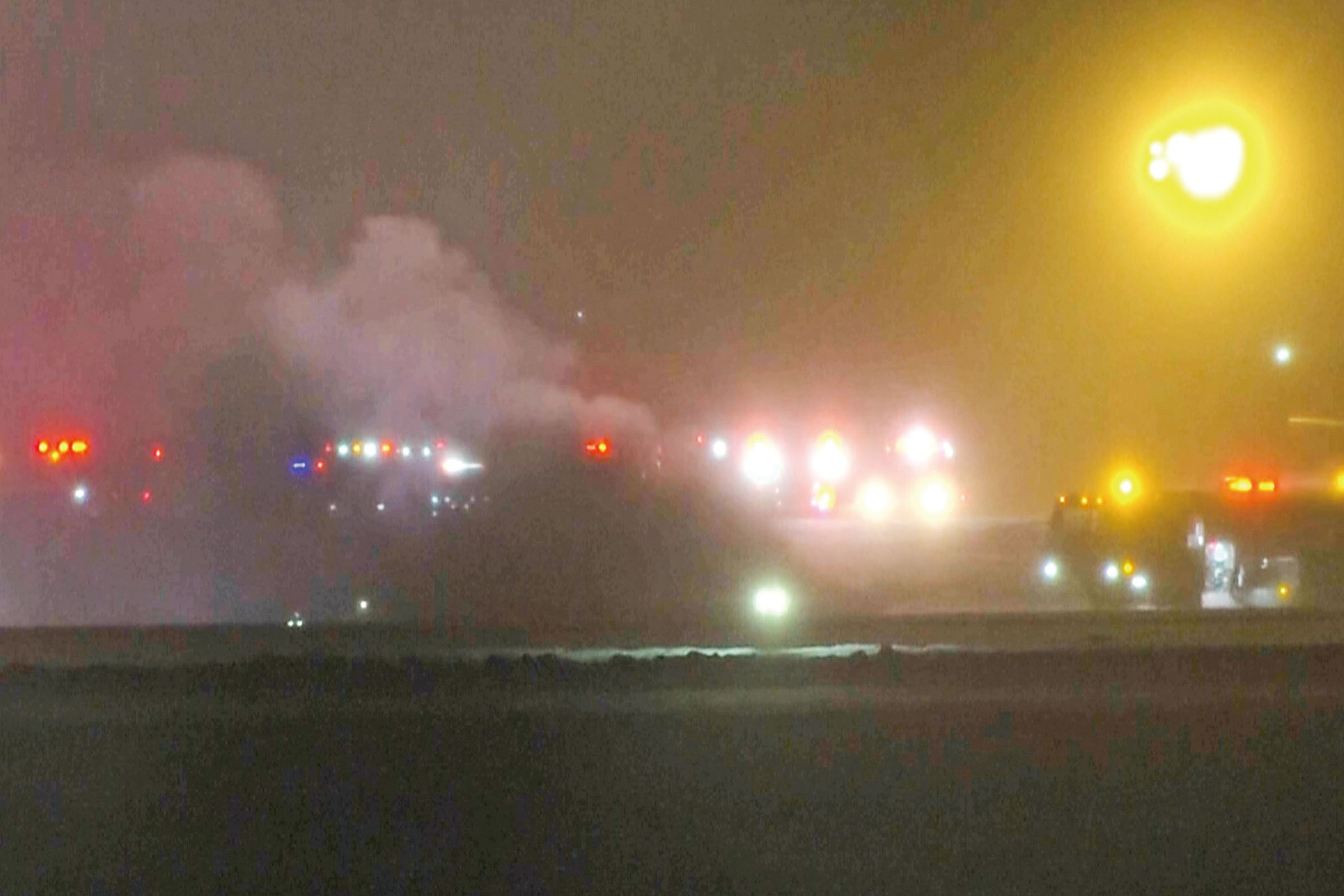 緬因州機場小客機墜毀至少六死