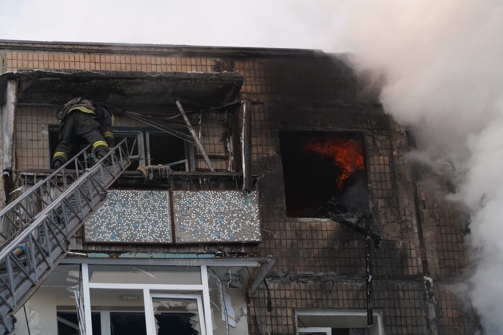 俄軍7枚滑翔炸彈夜襲哈爾科夫 數十民宅被毀幸無人傷亡