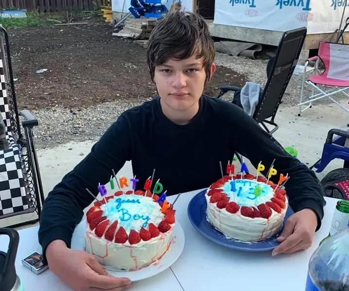 加拿大校園槍擊案兇手照片曝光　14歲時曾持槍拍照