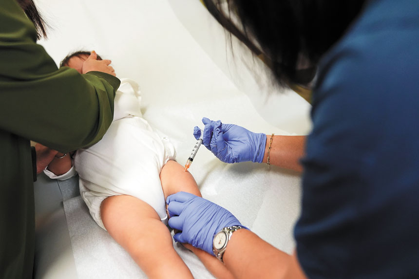 一名嬰兒在接種麻疹疫苗。美聯社