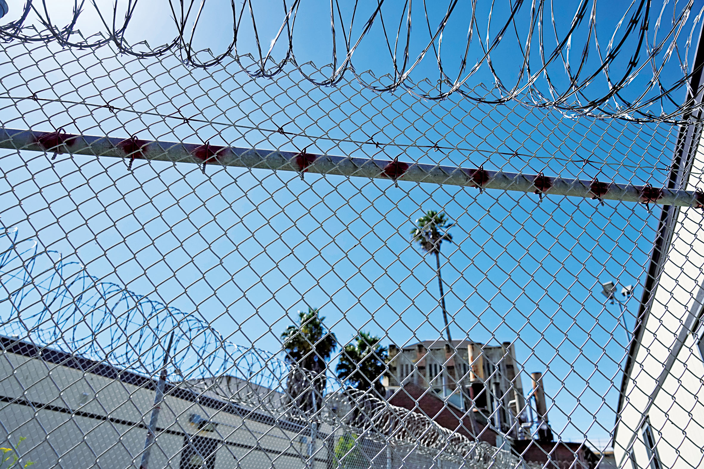 加州囚犯假釋成功率近年來逐步下降。美聯社資料圖片