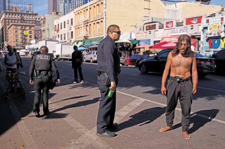 加州新報告揭示無家者更容易被警方截查和拘捕。美聯社資料圖片