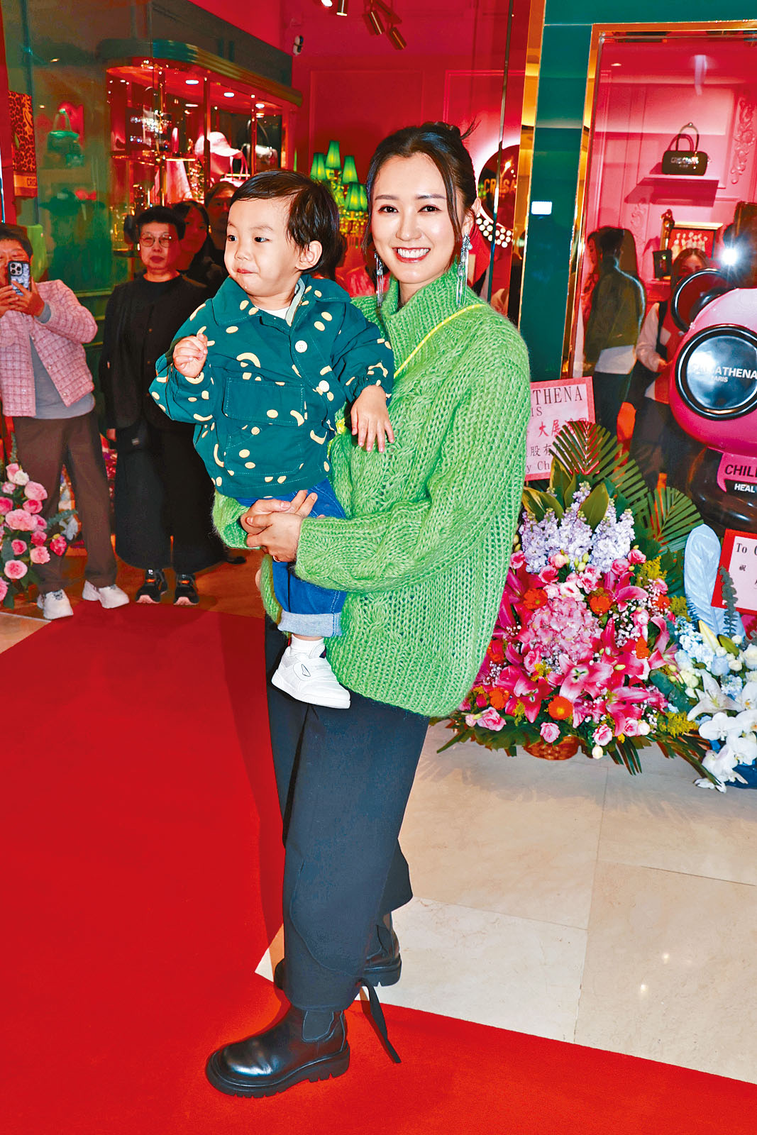 張寶兒帶埋大仔「袁咕碌」亮相，為早前嚴厲鬧仔一事解畫。