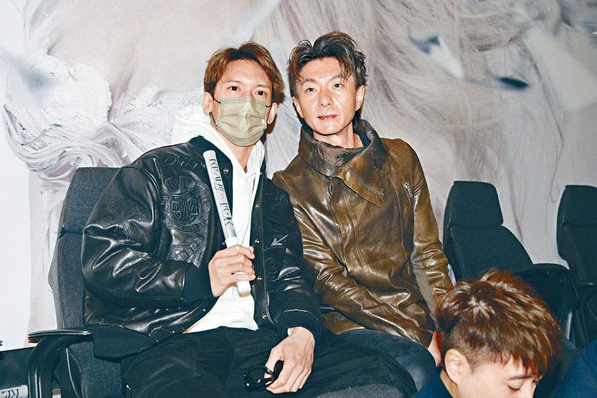 英皇同門關智斌（左）和周國賢到場力撐！