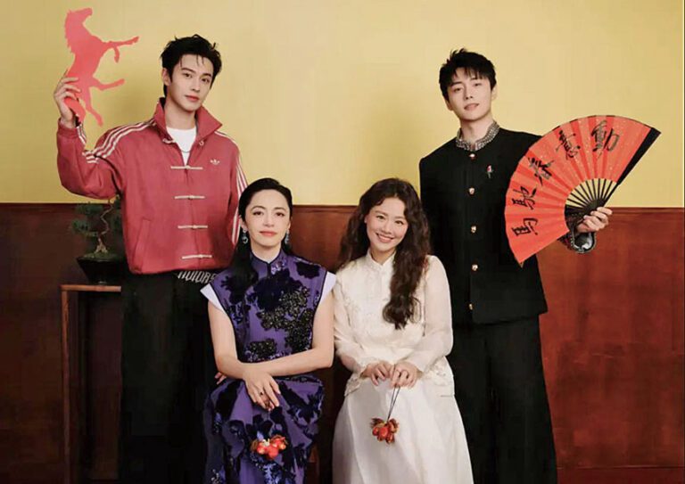 此次寫真的主題為「馬馳春意動」。網上圖片