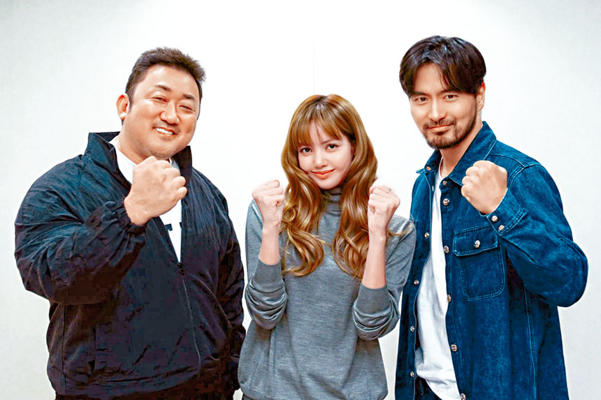 Lisa再落實主演浪漫新片，目前她與馬東石（左）及李鎮旭拍《TYGO》。