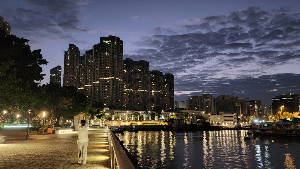 天氣速報｜今早低見14°C 情人節回暖最高24°C 農曆新年暖笠笠