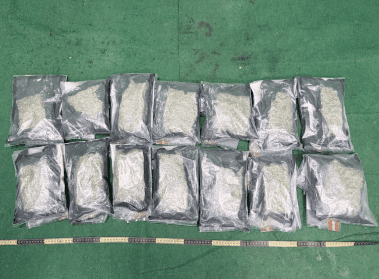 泰男行李暗格藏$90萬大麻花闖關 機場海關清關截獲