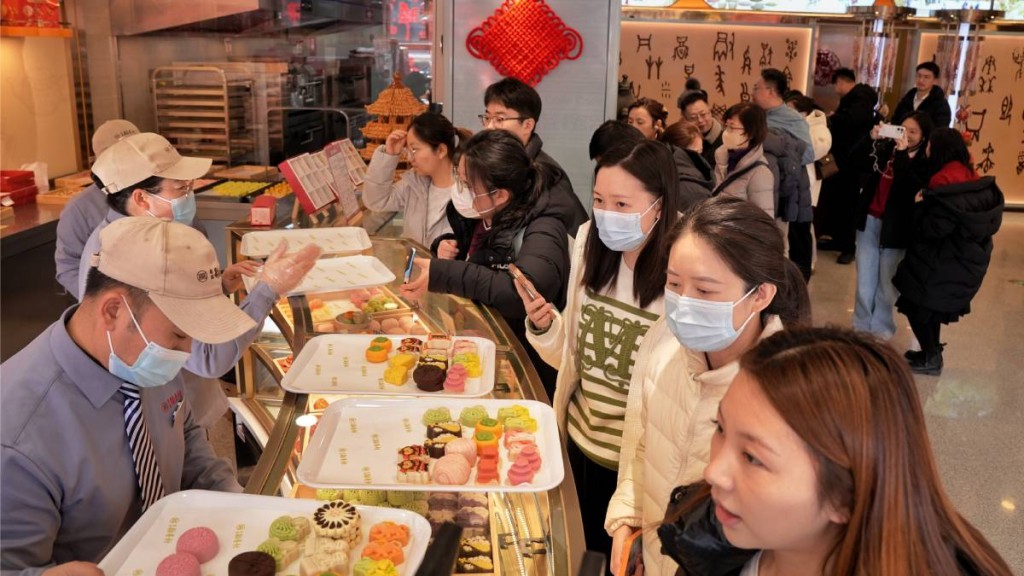 習近平考察北京稻香村 三款傳統糕點瞬間爆紅