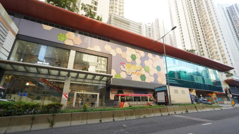 鯉魚門廣場店舖爆竊案閃電偵破！警方拘捕31歲前職員 涉偷萬元手機現金