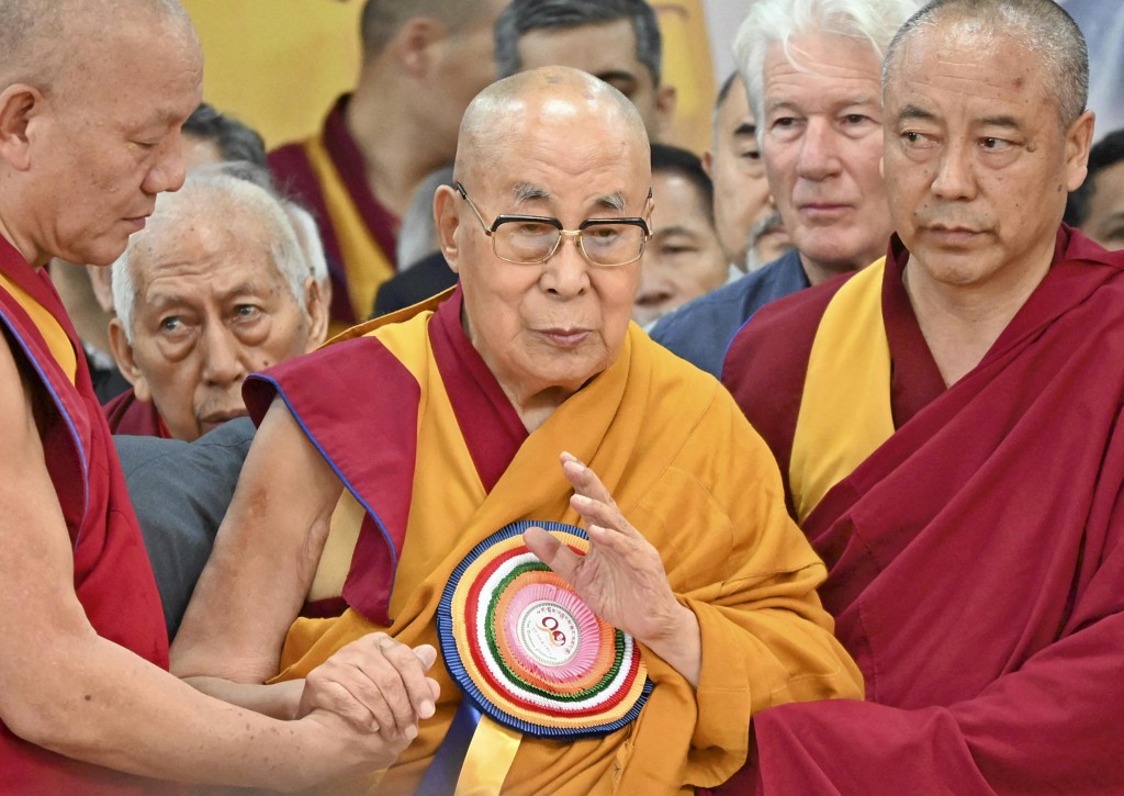 愛潑斯坦文件風暴｜達賴喇嘛名字驚現169次 美媒記者爆料曾現身淫媒豪宅聚會