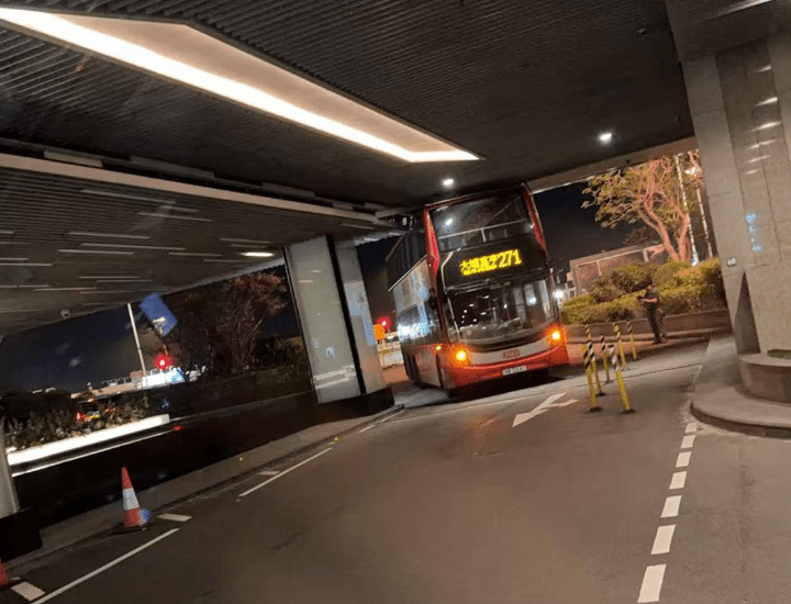 【突發】雙層九巴誤闖圓方停車場 車頂直剷天花板卡死 車長即時停職