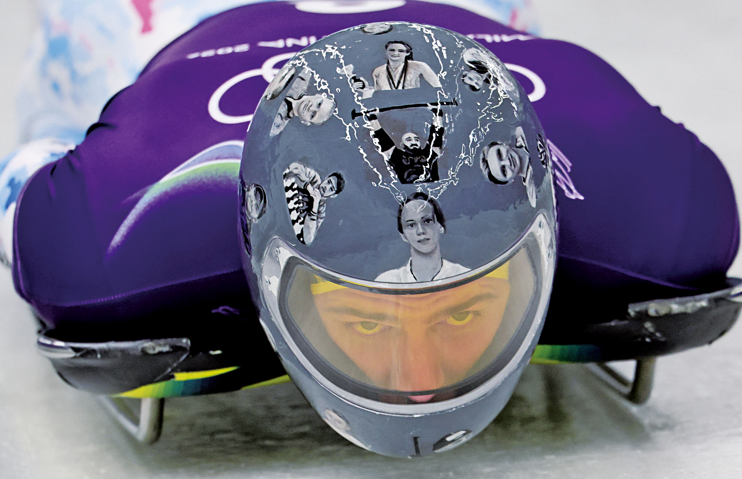 赫拉斯科維奇在訓練中佩戴了特別版頭盔，上面印有多位在戰場戰死的烏克蘭年輕運動員。路透社