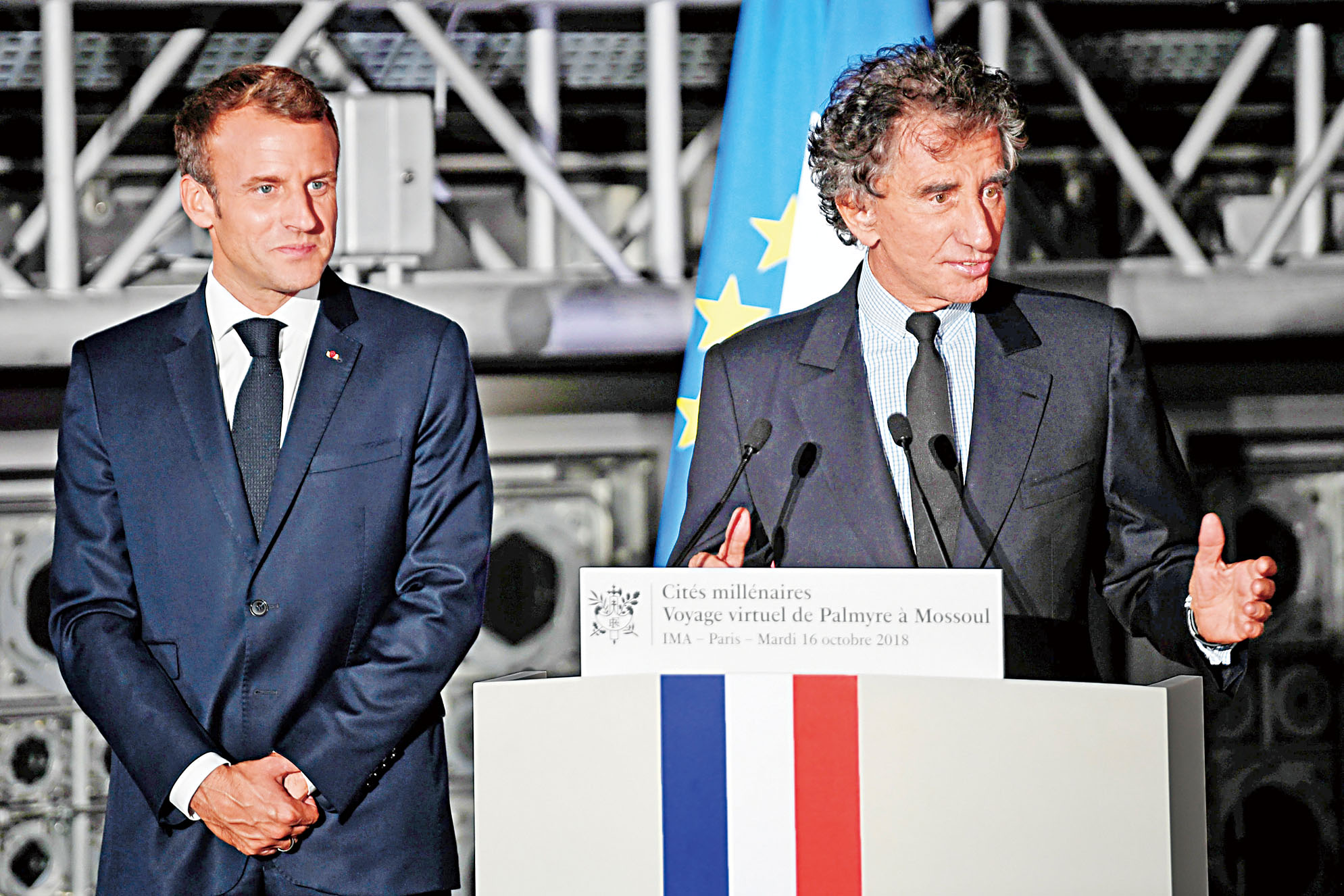 馬克龍辦公室要求外交部召見朗格了解情況，圖為兩人早年一起出席活動畫面。路透社資料圖片