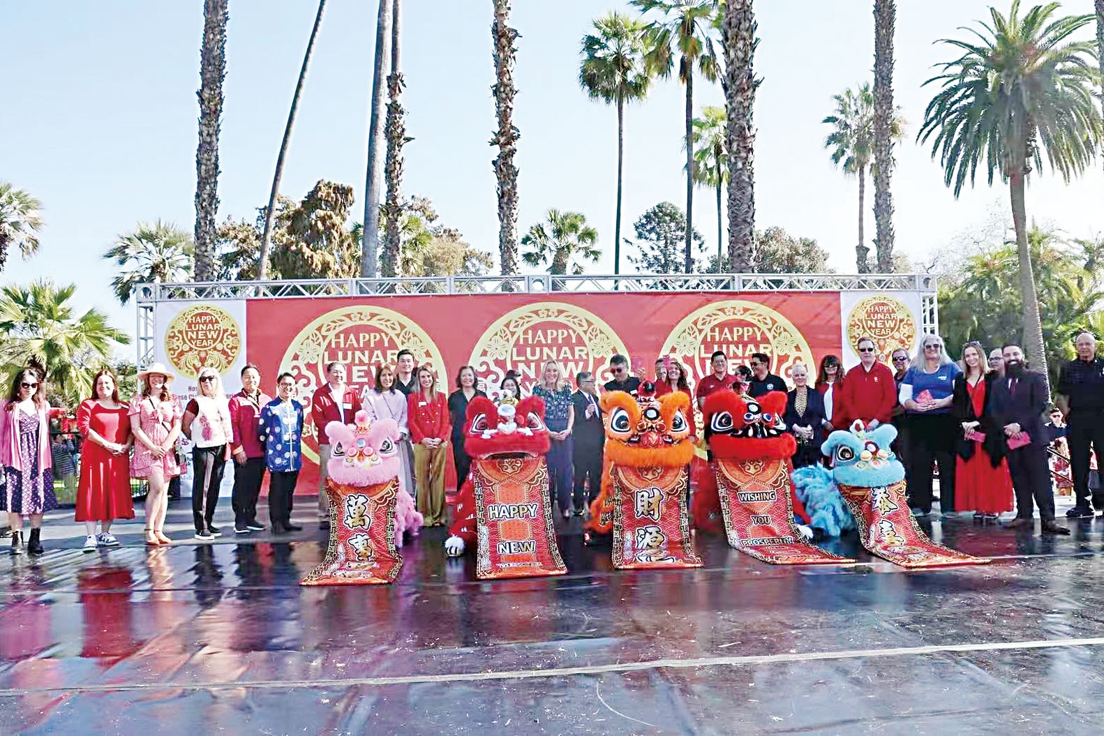 遊園會開幕典禮嘉賓大合照。主辦方提供