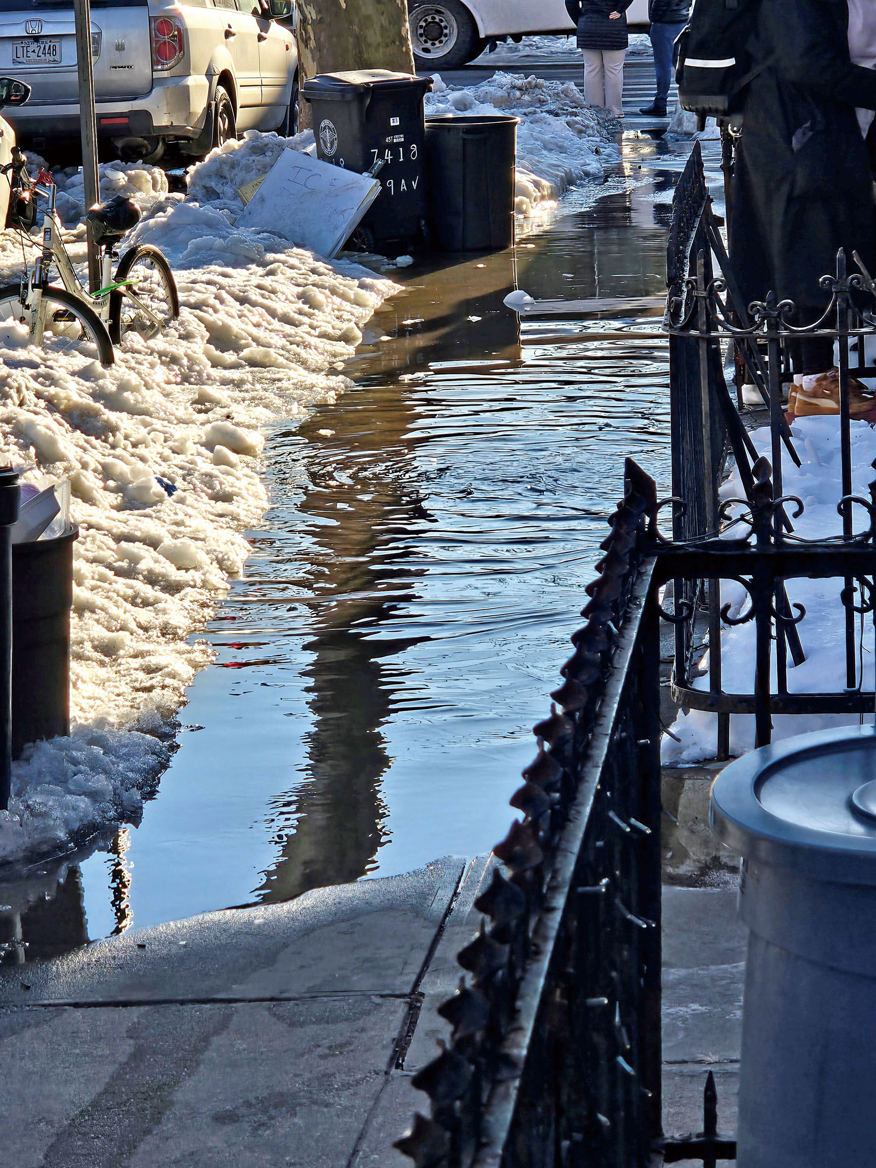 莊文怡辦公室助選民解決嚴重漏水問題。 莊文怡辦公室提供