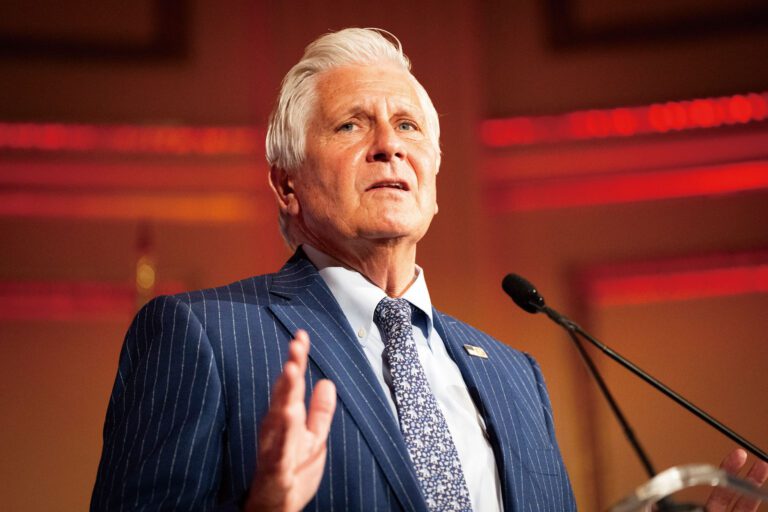 布萊克曼對新人選信心滿滿，並幽默地保證對方絕不會反悔。 Graham Dickie/紐約時報