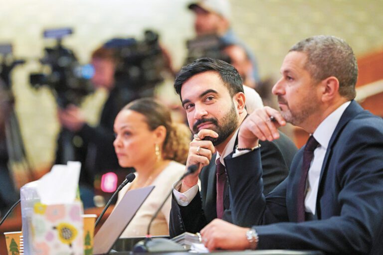 馬姆達尼承認，兩周前預警的120億元預算缺口，已「奇蹟般」縮減至70億元。 Cindy Schultz/紐約時報