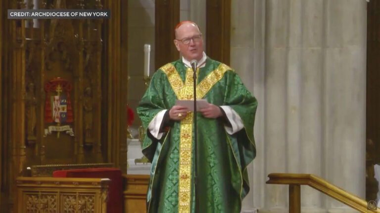 杜蘭主持了他作為紐約總主教的最後一場彌撒，結束其近17年的任期。紐約總教區圖片