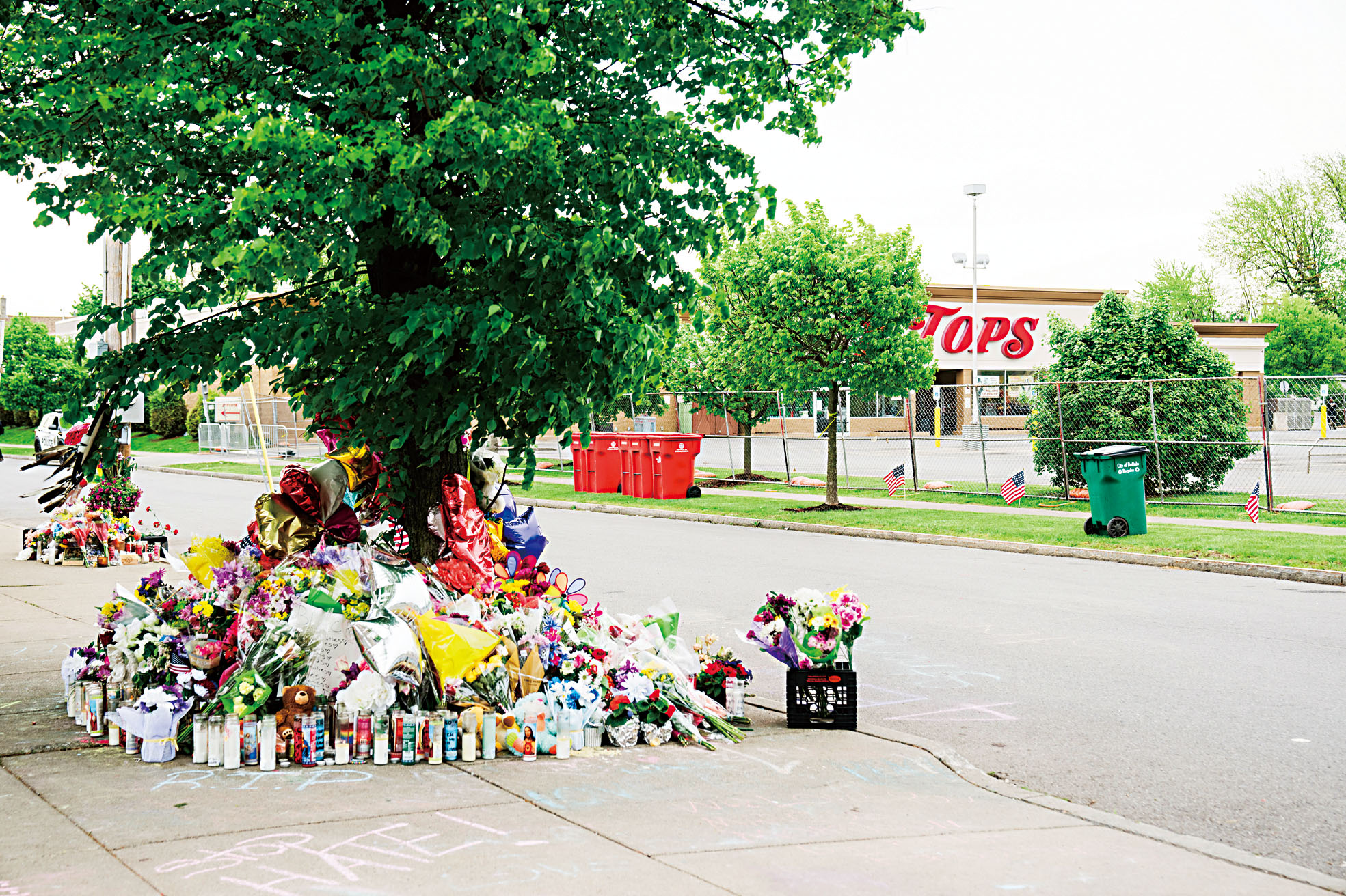 2022年水牛城超市發生種族仇恨槍擊案，釀成10死3傷。 Gabriela Bhaskar/紐約時報