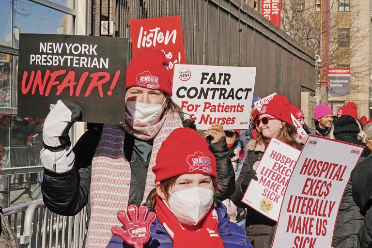 約1.05萬名護士將獲得3年內加薪約12%的待遇，但工潮仍未結束。美聯社