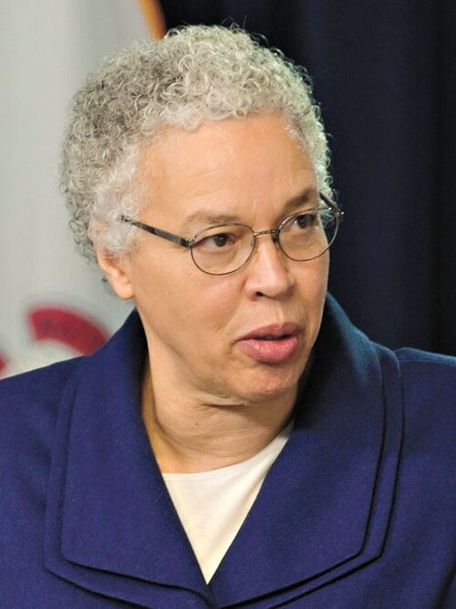 爭取第五任連任的庫克郡郡長冬妮普瑞雯克為保安車隊增購新車。