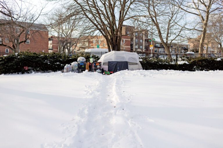 311數據的分析揭示出前線人員在嚴寒中尋找露宿者的艱鉅挑戰。 Anna Watts/紐約時報