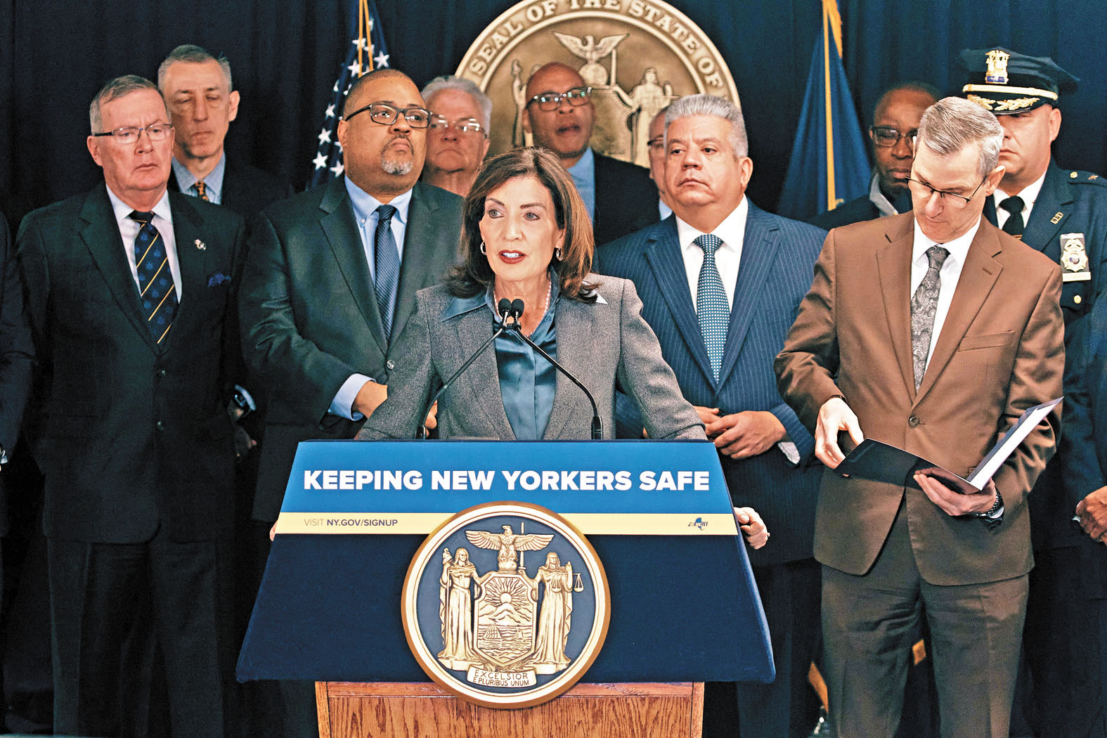 胡楚先後獲馬姆達尼及全數紐約民主黨國會眾議員支持連任。 Andres Kudacki/紐約時報