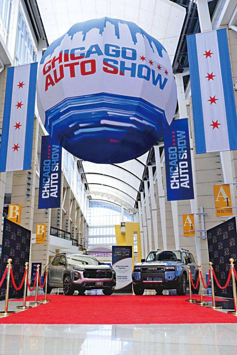 伊州州務卿辦公室在2026年芝加哥汽車展期間，提供全方位的服務，包括申請真實身份證等服務。