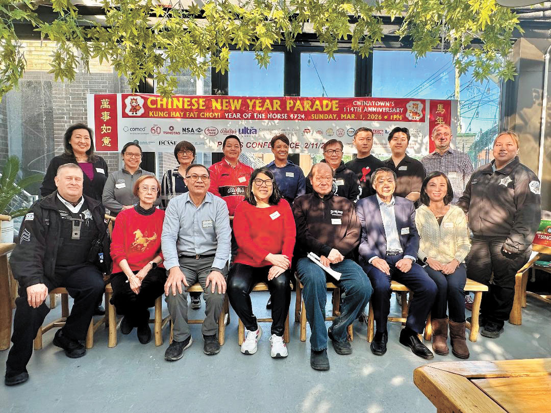 喜迎馬年新春大遊行2月11日舉行新聞發佈會、主辦方、贊助商及社區領導們合影。 梁敏育攝