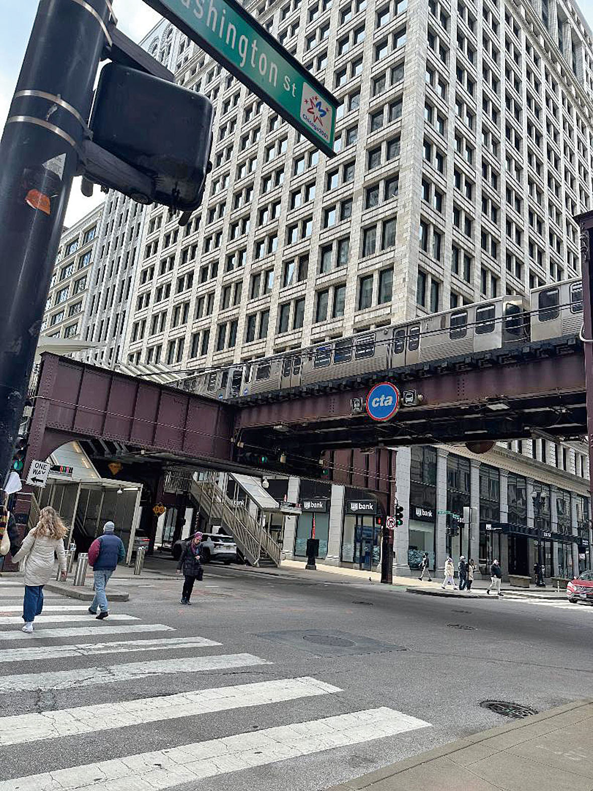 芝加哥捷運局（CTA）自2025年首席執行長的位置一直空置著到如今依然聘請不到新執行長。      梁敏育攝