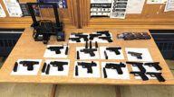 警方在行動中繳獲大批「鬼槍」。NYPD圖片
