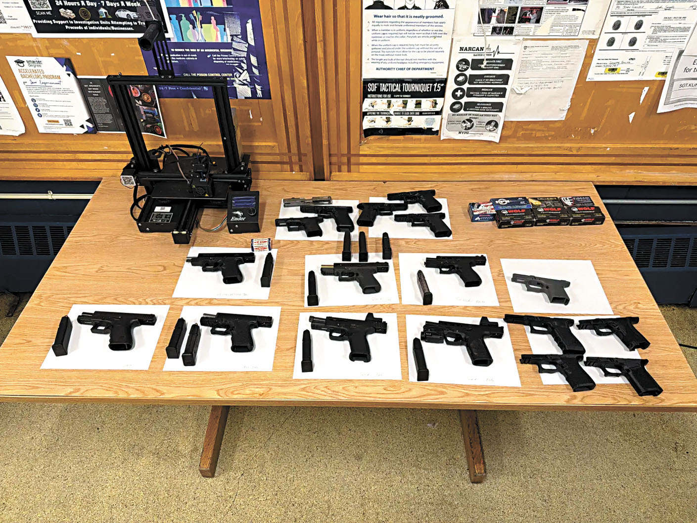 警方在行動中繳獲大批「鬼槍」。NYPD圖片