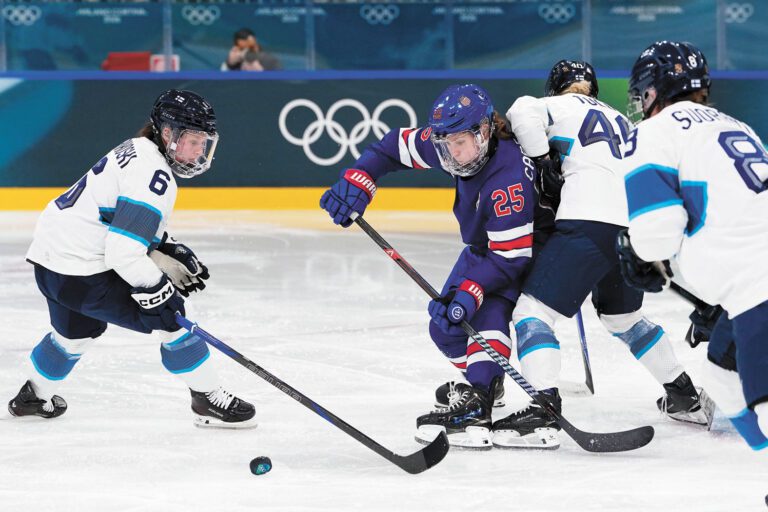 卡朋特（25號）在比賽中搶球。 美聯社