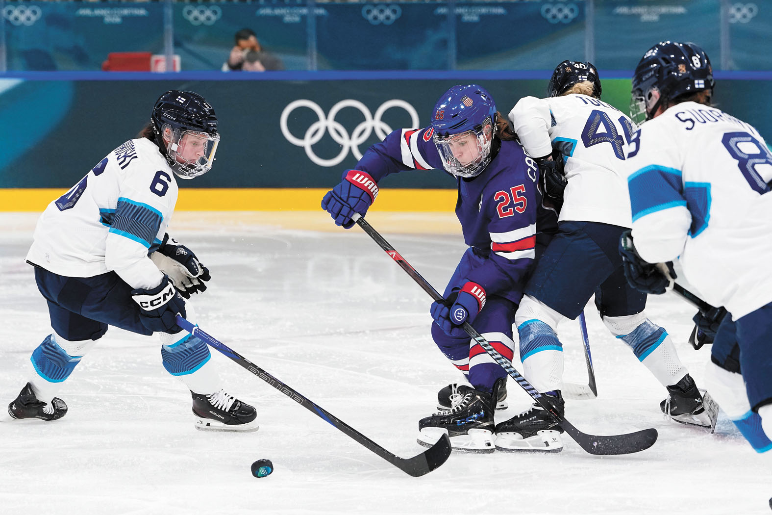 卡朋特（25號）在比賽中搶球。 美聯社